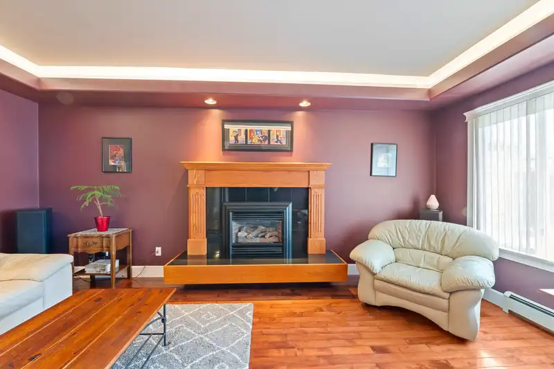 11113 81 AVENUE - photo 4 of 40