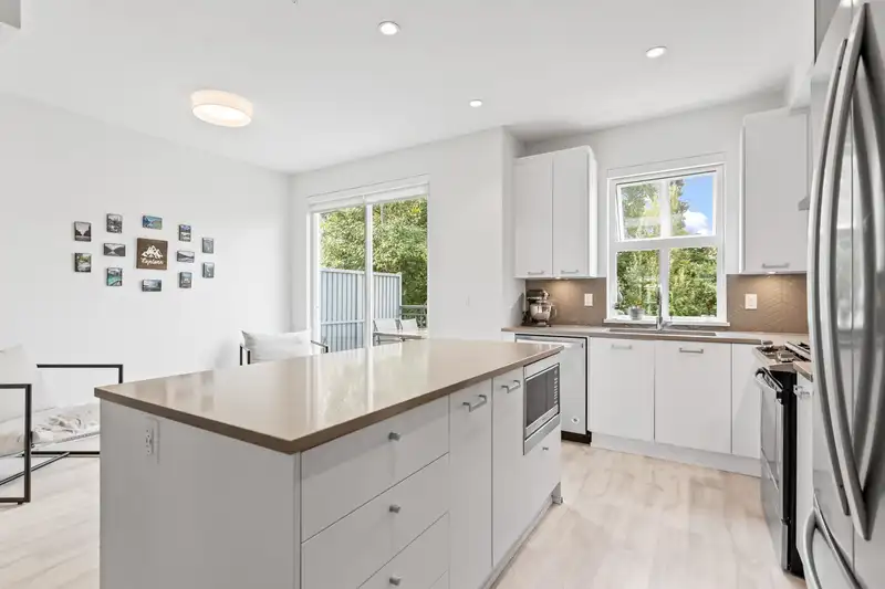 74 24076 112 AVENUE - photo 3 of 40