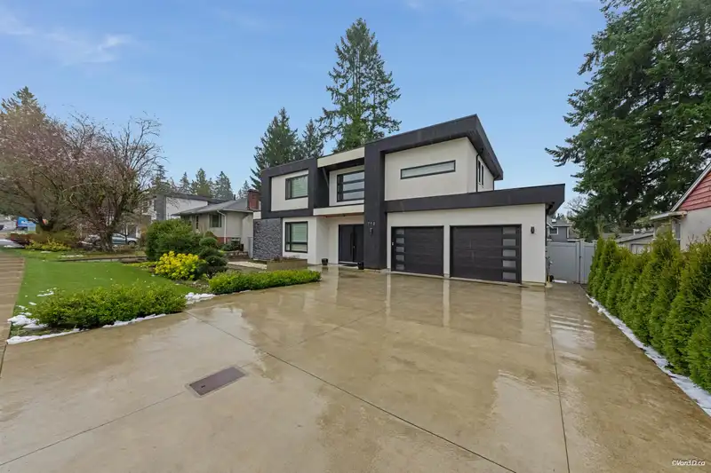 710 IVY AVENUE - photo 2 of 40