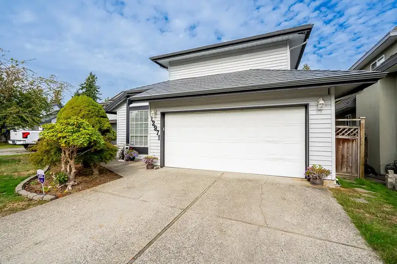 12971 66B AVENUE - photo 4 of 33