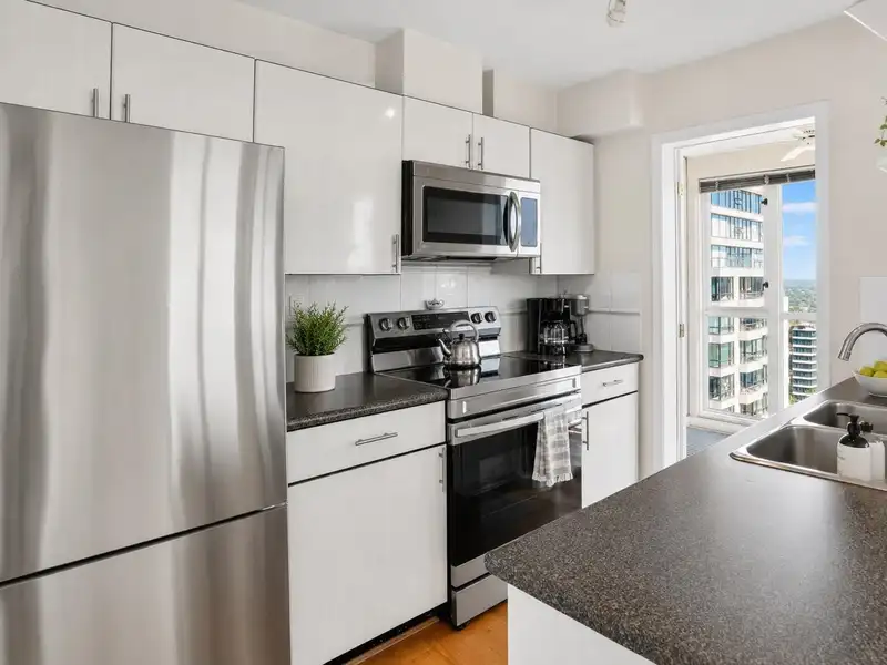 3207 939 HOMER STREET - photo 3 of 40