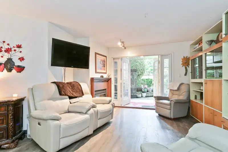 129 22150 48 AVENUE - photo 2 of 19