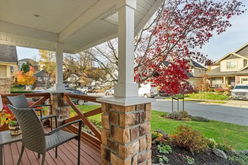 35522 ANGUS CRESCENT - photo 4 of 40