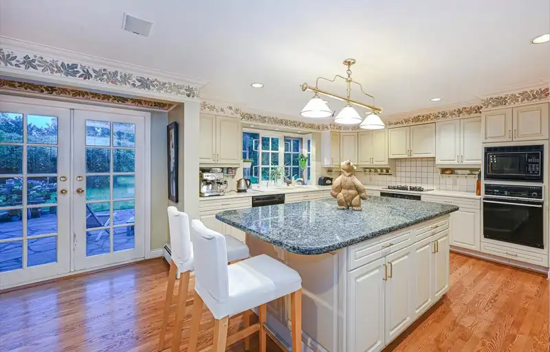 6786 BLENHEIM STREET - photo 4 of 35