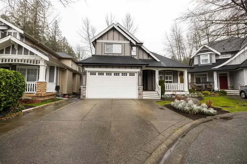 21673 93 AVENUE - photo 1 of 40