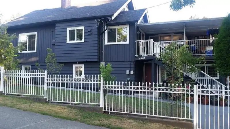 4407 NANAIMO STREET - photo 1 of 5