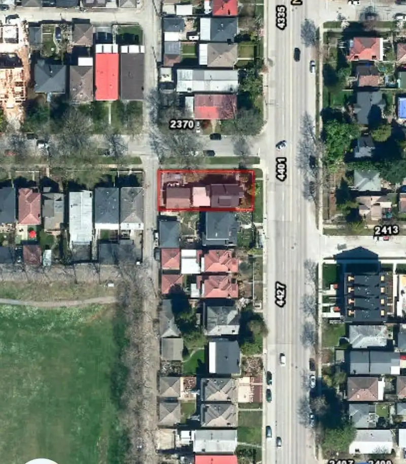 4407 NANAIMO STREET - photo 4 of 5
