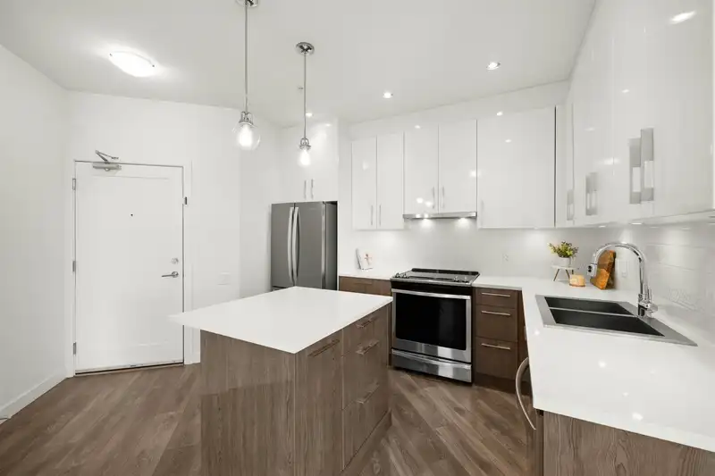 501 20829 77A AVENUE - photo 4 of 35
