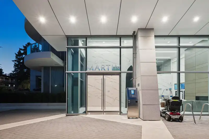 1406 1500 MARTIN STREET - photo 3 of 38