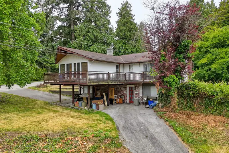 869 GALE DRIVE - photo 3 of 8