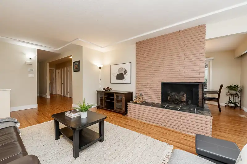 1771 RIDEAU AVENUE - photo 1 of 40