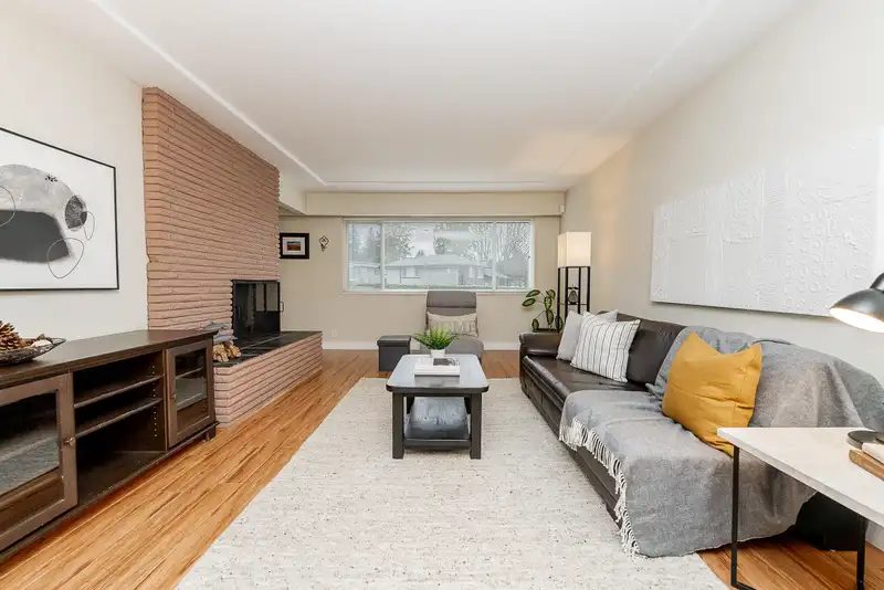 1771 RIDEAU AVENUE - photo 3 of 40