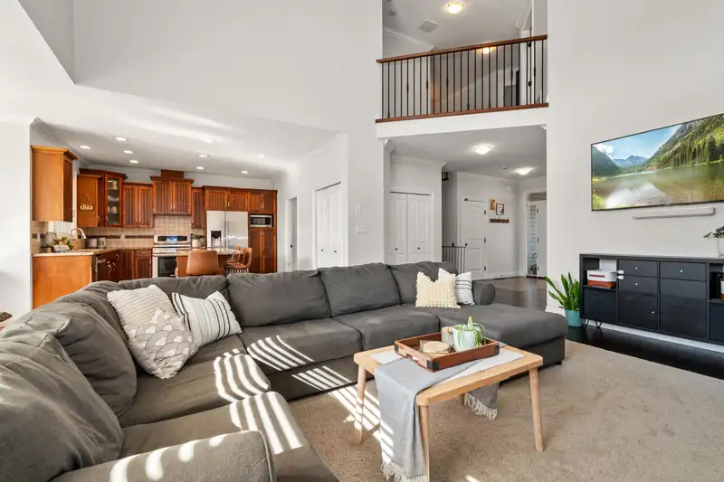 45748 SAFFLOWER CRESCENT - photo 4 of 40