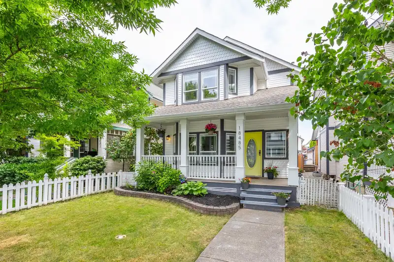 18485 66 AVENUE - photo 1 of 38