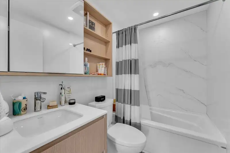 104 15165 THRIFT AVENUE - photo 4 of 14