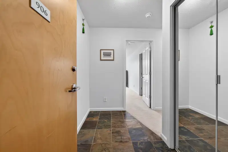 906 235 GUILDFORD WAY - photo 4 of 25