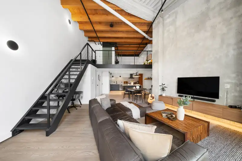 47 E CORDOVA STREET - photo 2 of 24