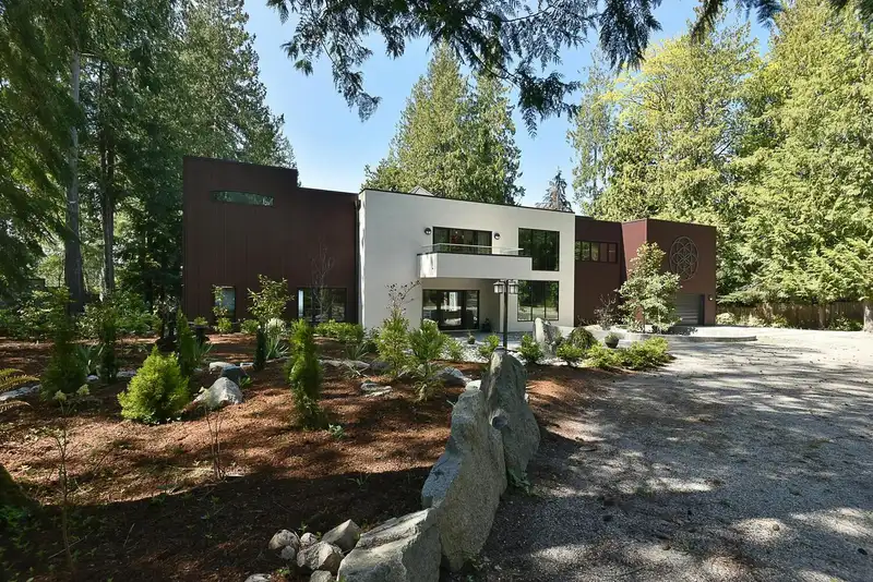 6119 SECHELT INLET ROAD - photo 4 of 40