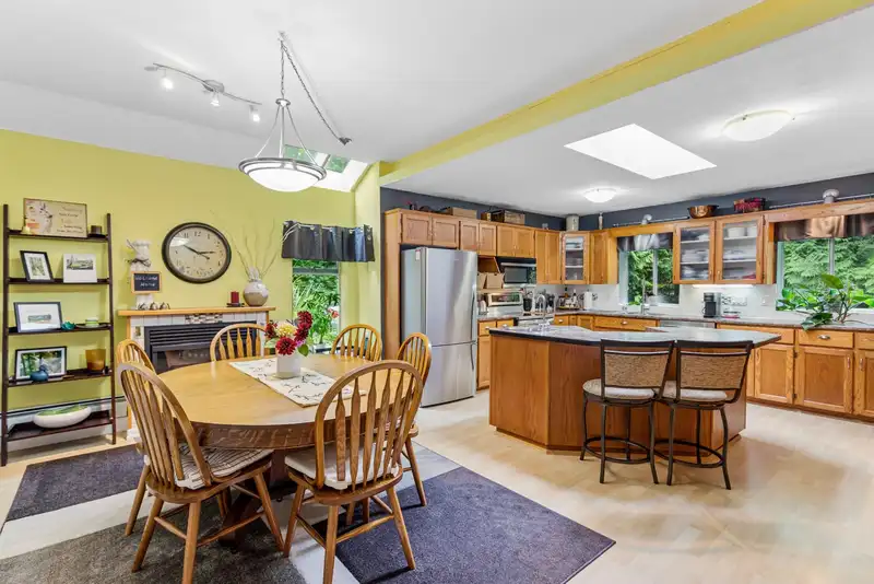 11193 284 STREET - photo 4 of 35