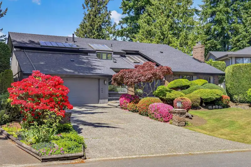 11649 SUMMIT CRESCENT - photo 2 of 40