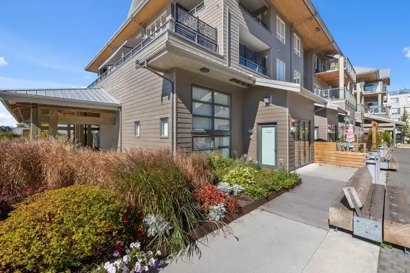 135 6160 LONDON ROAD - photo 3 of 34