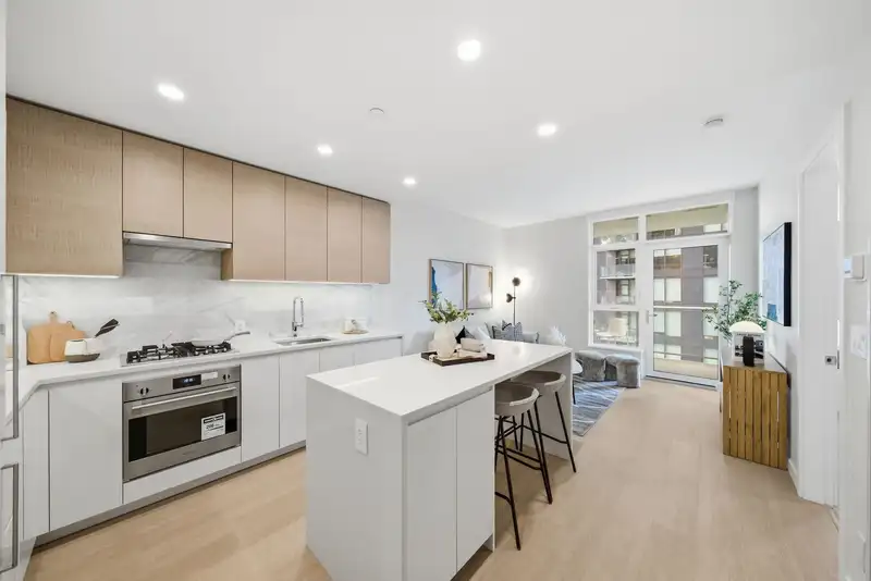 1207 2186 GILMORE AVENUE - photo 2 of 37