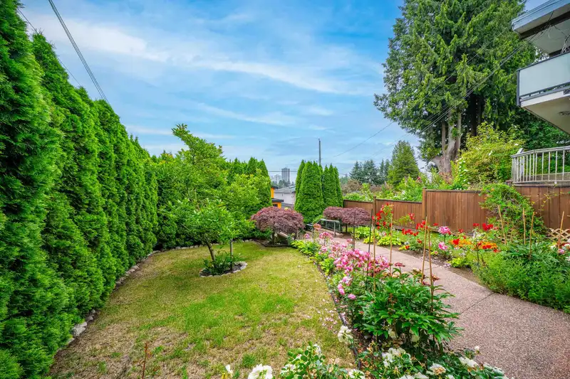 8015 11TH AVENUE - photo 4 of 40