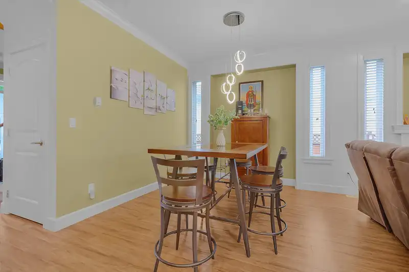 19913 72 AVENUE - photo 4 of 39
