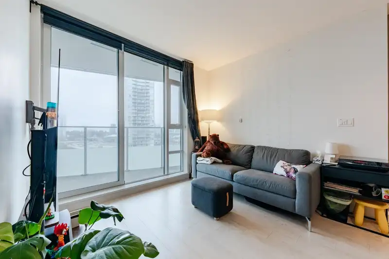 1803 9887 WHALLEY BOULEVARD - photo 3 of 29