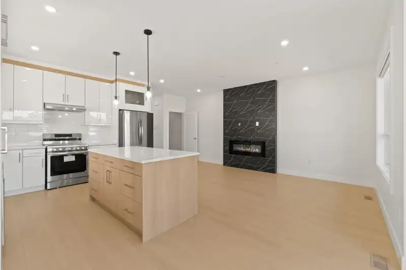 32539 HIGGINBOTTOM COURT - photo 4 of 40
