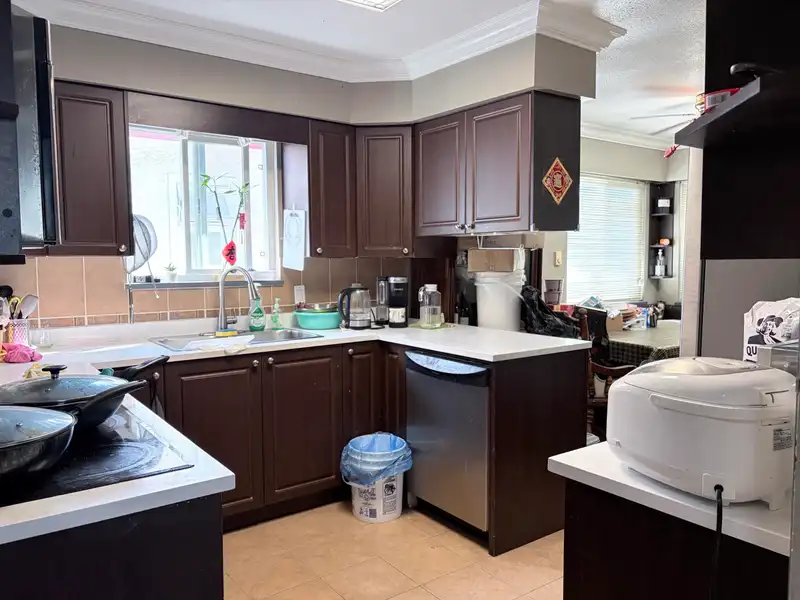 1031 BOUNDARY ROAD - photo 4 of 20