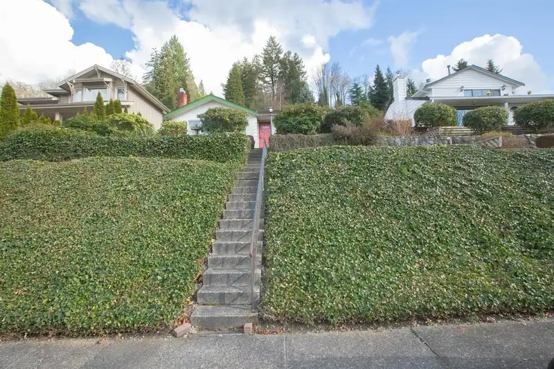 7352 BARNET ROAD - photo 1 of 7