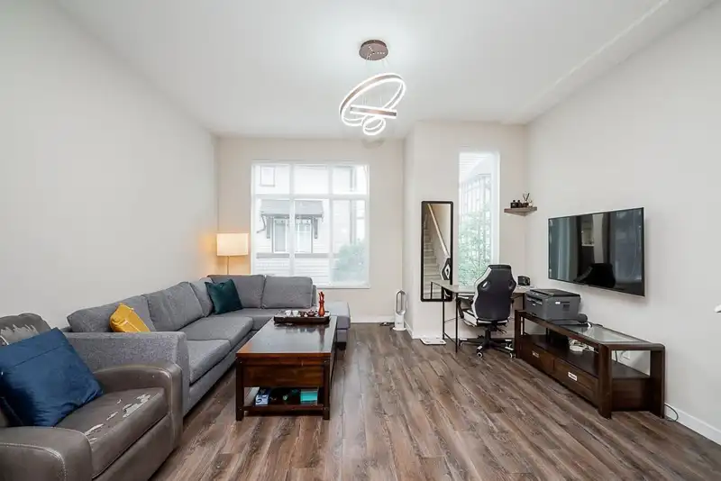 49 9728 ALEXANDRA ROAD - photo 3 of 19