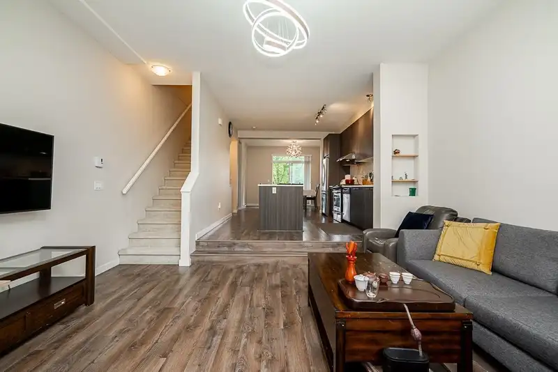 49 9728 ALEXANDRA ROAD - photo 4 of 19
