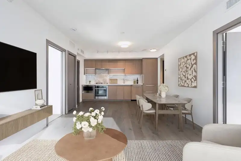 1751 38 SMITHE STREET - photo 3 of 39
