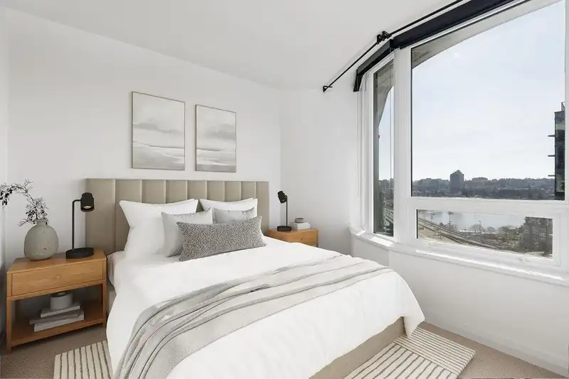 1751 38 SMITHE STREET - photo 4 of 39