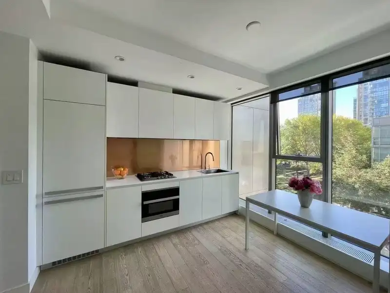 503 1480 HOWE STREET - photo 2 of 11