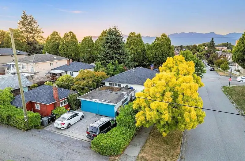 1294 E 33RD AVENUE - photo 2 of 26