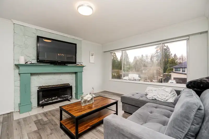 11310 LOUGHREN DRIVE - photo 4 of 36