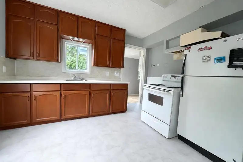 9405 BROADWAY STREET - photo 3 of 5