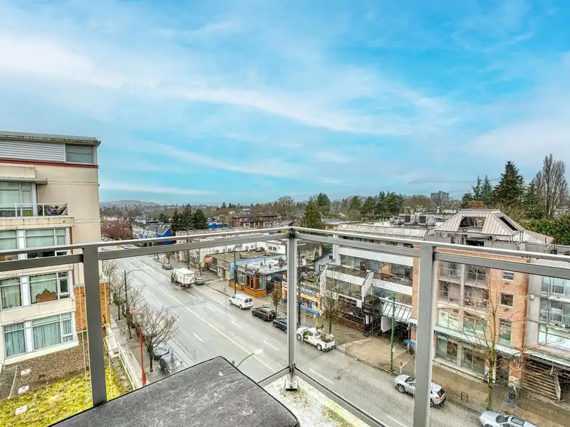 710 2228 W BROADWAY - photo 1 of 15