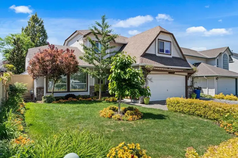 5715 GILLIAN PLACE - photo 2 of 39