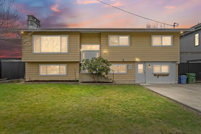 6611 REID ROAD - photo 1 of 40
