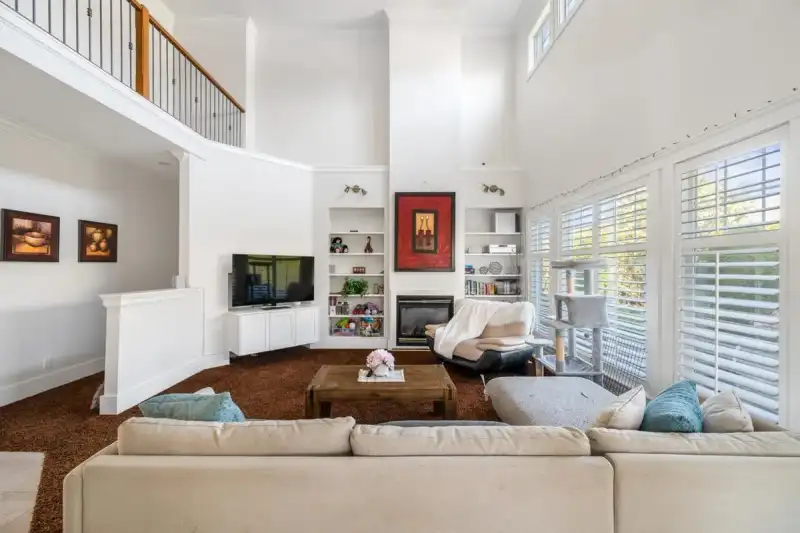 15497 37A AVENUE - photo 2 of 37