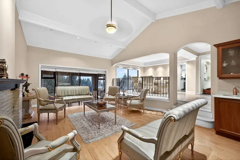 1375 BURNSIDE ROAD - photo 2 of 40