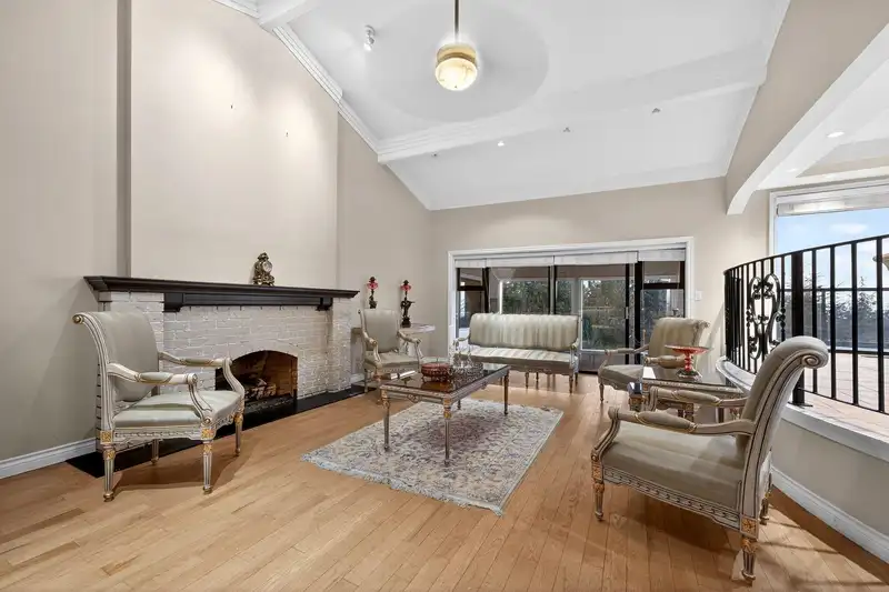 1375 BURNSIDE ROAD - photo 3 of 40