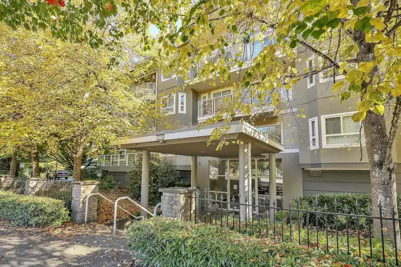 306 8976 208 STREET - photo 2 of 39
