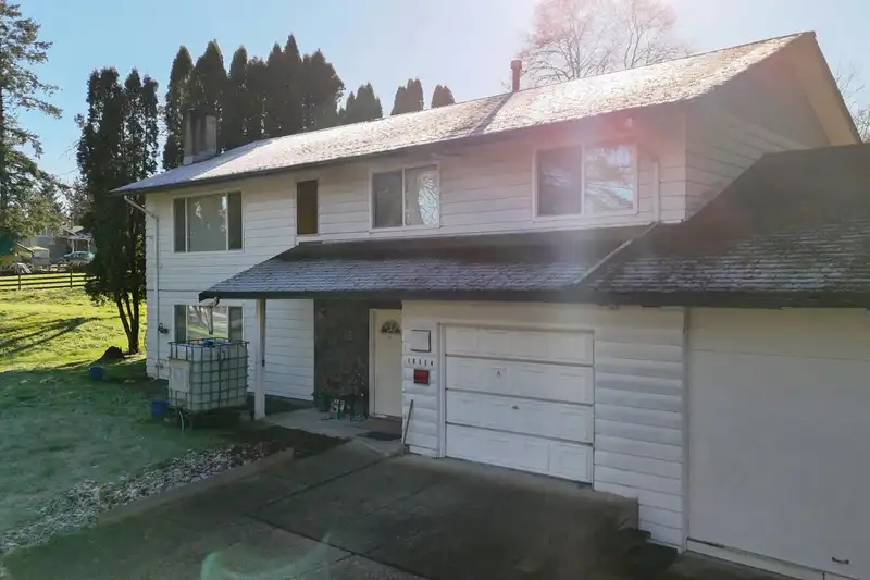 19324 80 AVENUE - photo 1 of 5