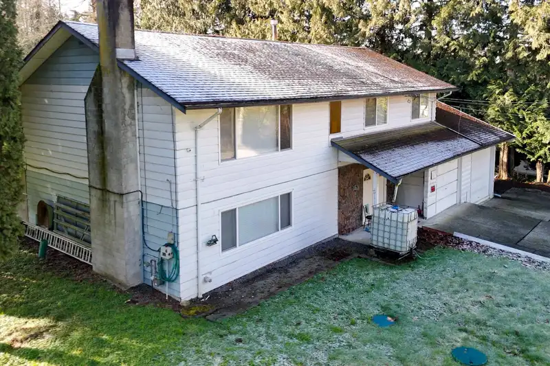 19324 80 AVENUE - photo 2 of 5