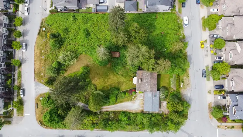 3417 E ROXTON AVENUE - photo 2 of 28